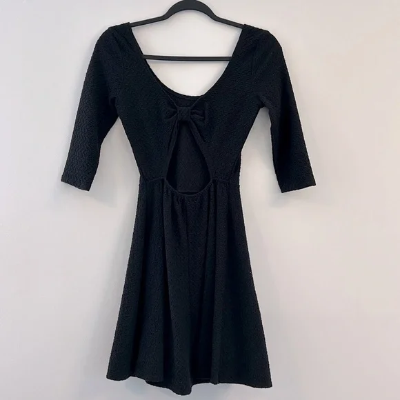 Hollister black dress with cutout back. - Picture 3 of 9